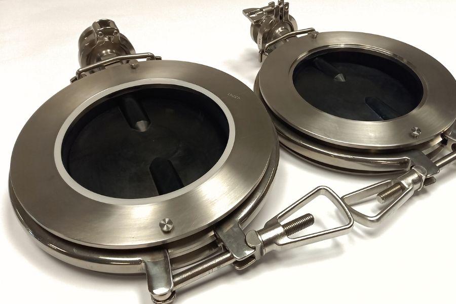 Flexivalve designed for smooth transfer, reduced breakage, and controlled dosing of capsules in cGMP-compliant production lines.